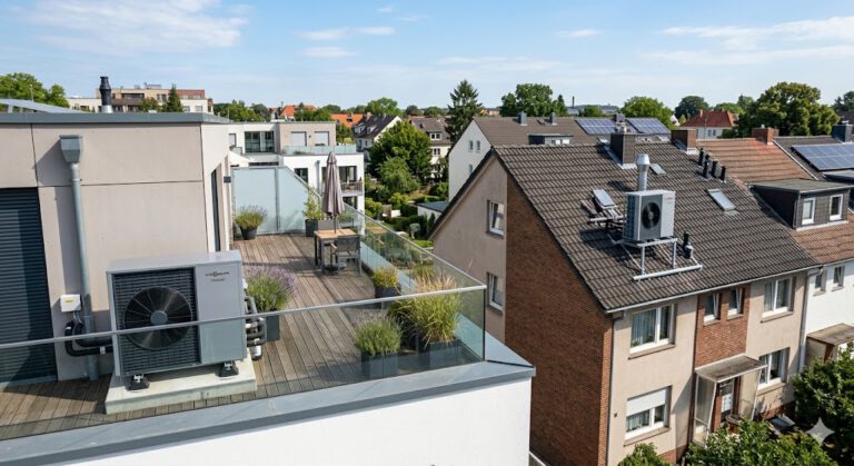 Wärmepumpe auf Dach: Bautechnische Grenzen und Fakten